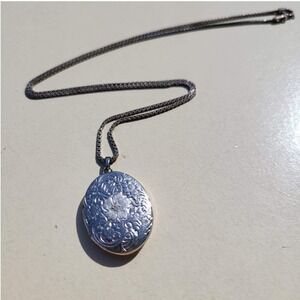Vintage 925 Sterling Silver Locket Necklace Silver Floral Engraved Oval